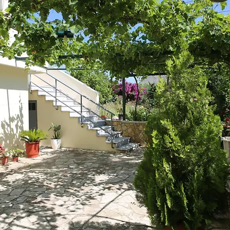 La Casa Di Nonna Lägenhet Qeparo Exteriör bild