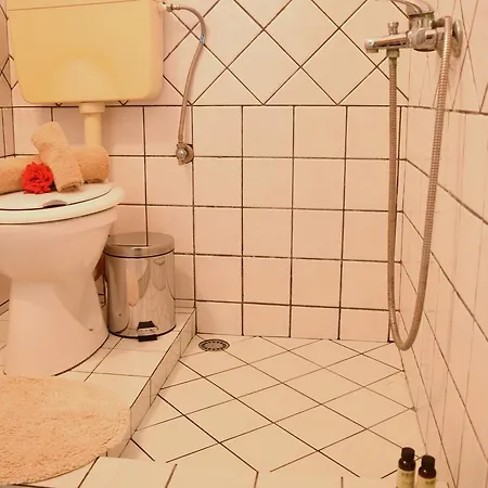 La Casa Di Nonna Lägenhet Qeparo Exteriör bild